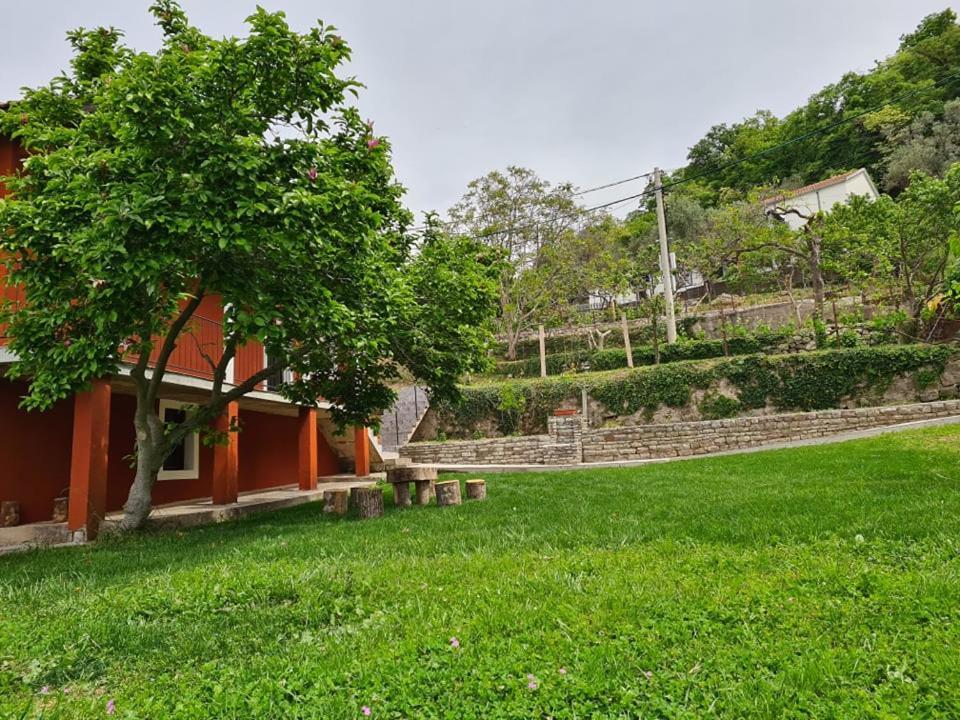 Holiday Home Vulezic Bar Bagian luar foto